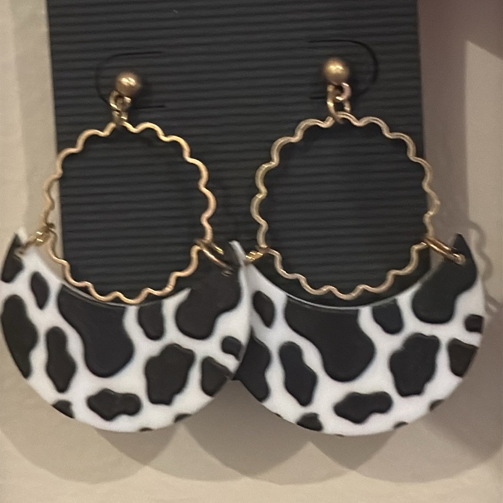 🎉❤️ NEW Ella Black White Cow Print Dangle Earrings